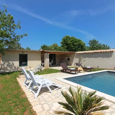 Villa Lorela Mit Privatem Pool Willa Žminj